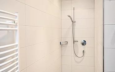 Die Dusche im Haupthaus Family Plus des Pechtlguts in Lofer