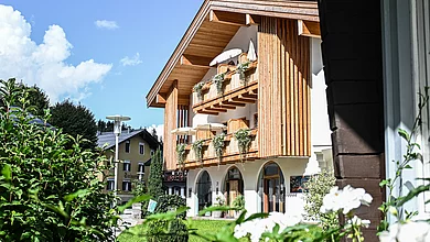 Aussenansicht der Unterkunft Pechtlgut in Lofer im Sommer