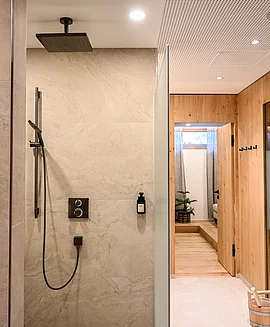 The wellness area with saunas and showers at the Pechtlgut in Lofer