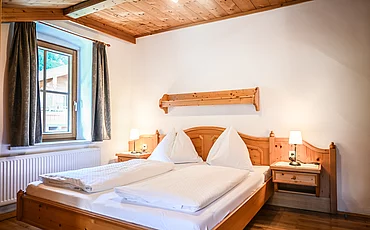 Das Schlafzimmer des Landhaus Family des Pechtlguts in Lofer