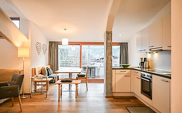 Der Wohnbereich im Family Haupthaus Plus im Pechtlgut in Lofer