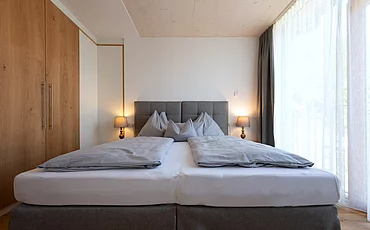Gemütliches Boxspringbett im Family Haupthaus im Pechtlgut in Lofer