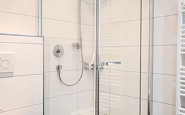 The shower in the Studio apartment of the Pechtlgus main building in Lofer