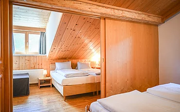 Das Schlafzimmer des Landhaus Family des Pechtlguts in Lofer