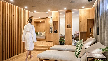 A woman in the stylish spa area of the Pechtlgut in Lofer