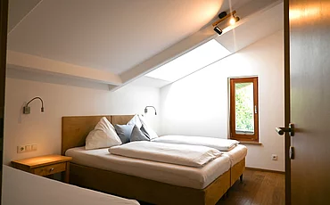 Ein gemütliches Bett im Apartment Family Plus des Pechtlguts in Lofer