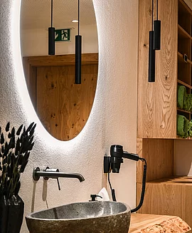 A stone sink in the wellness area of the Pechtlgut in Lofer