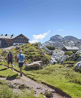 Two hikers on their way to the Ingolstädterhaus, which stands at the top of the mountain