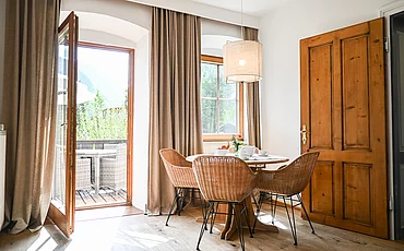 Der Essbereich im Apartment Landhaus Garden im Pechtlgut in Lofer
