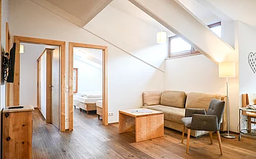 Der Wohnbereich im Family Haupthaus Plus im Pechtlgut in Lofer
