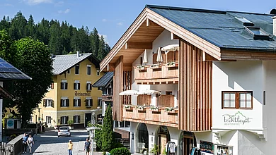 Aussenansicht der Unterkunft Pechtlgut in Lofer im Sommer