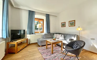 Der Wohnbereich im Landhaus Garden des Pechtlguts in Lofer
