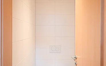 Das WC im Haupthaus Family Plus des Pechtlguts in Lofer