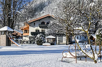 Der Garten des Pechtlguts im Winter